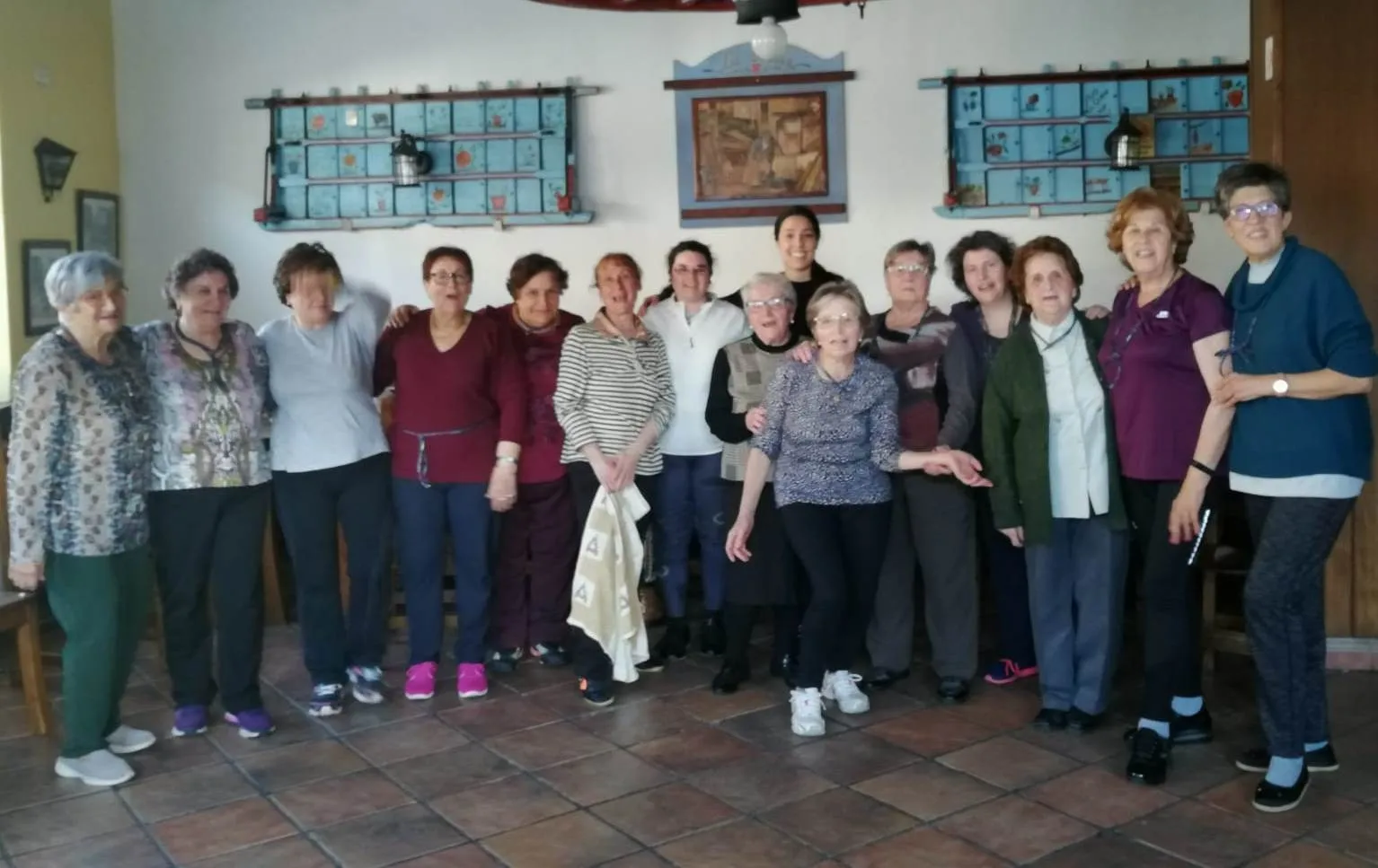 Foto 6 - Una treintena de guinaldesas participa en un taller de musicoterapia  