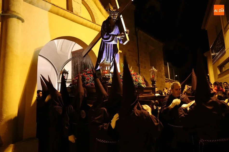 Foto 10 - Respeto y devoci&oacute;n al Nazareno de las Isabeles
