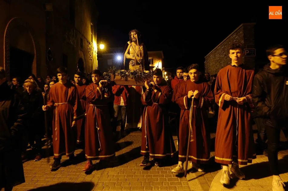 Foto 6 - Respeto y devoci&oacute;n al Nazareno de las Isabeles