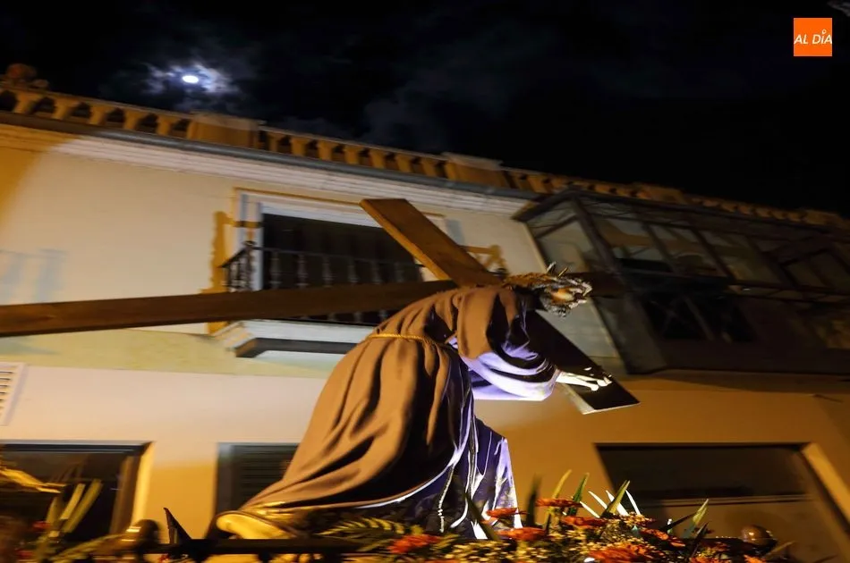 Foto 4 - Respeto y devoci&oacute;n al Nazareno de las Isabeles