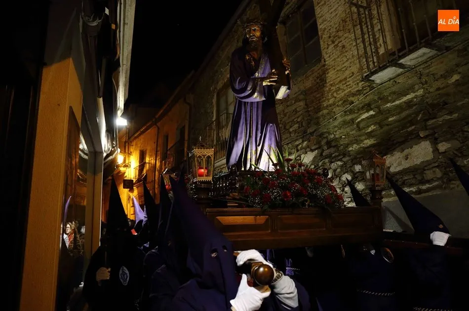 Respeto y devoción al Nazareno de las Isabeles