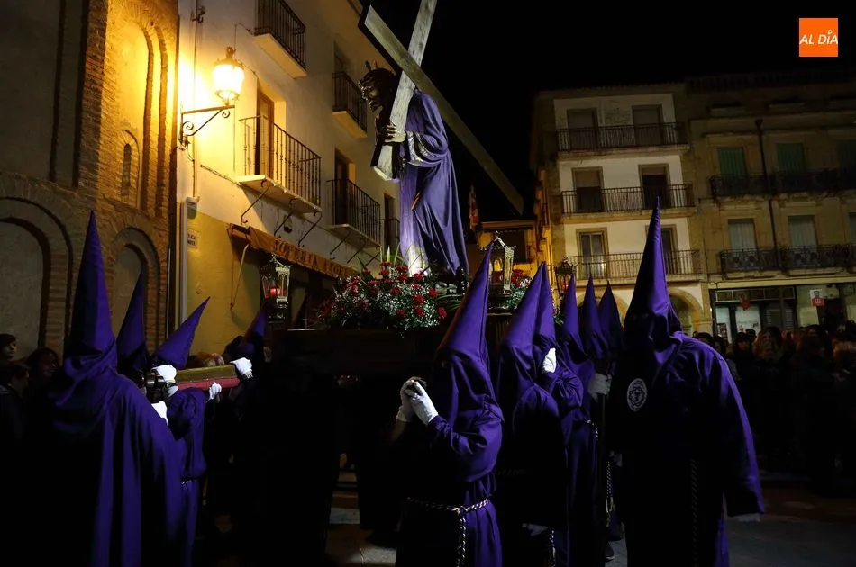 Foto 2 - Respeto y devoci&oacute;n al Nazareno de las Isabeles