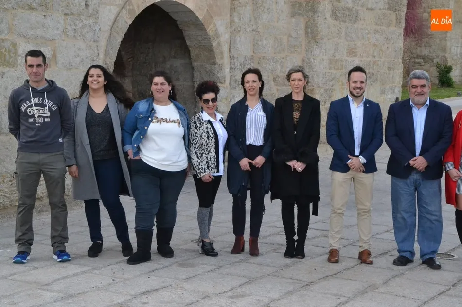Foto 6 - El PSOE mantiene a sus concejales en una lista m&aacute;s femenina y con varias caras socialmente...