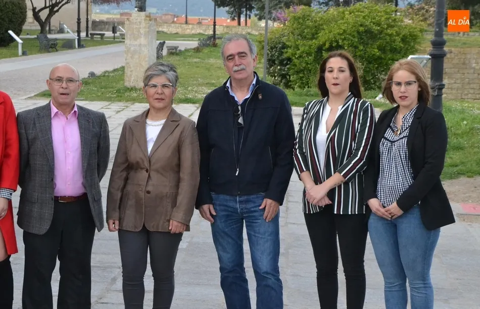 Foto 2 - El PSOE mantiene a sus concejales en una lista m&aacute;s femenina y con varias caras socialmente...