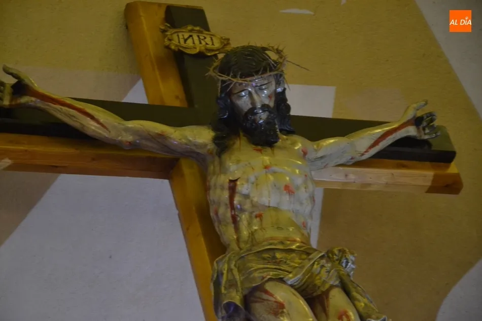 Foto 2 - Concurrid&iacute;simo besapi&eacute;s al Cristo del Silencio  