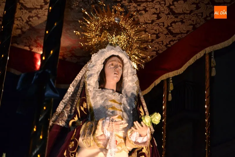 Foto 11 - La agon&iacute;a del Humilladero y dolor de Nuestra Se&ntilde;ora de las L&aacute;grimas durante el traslado del...