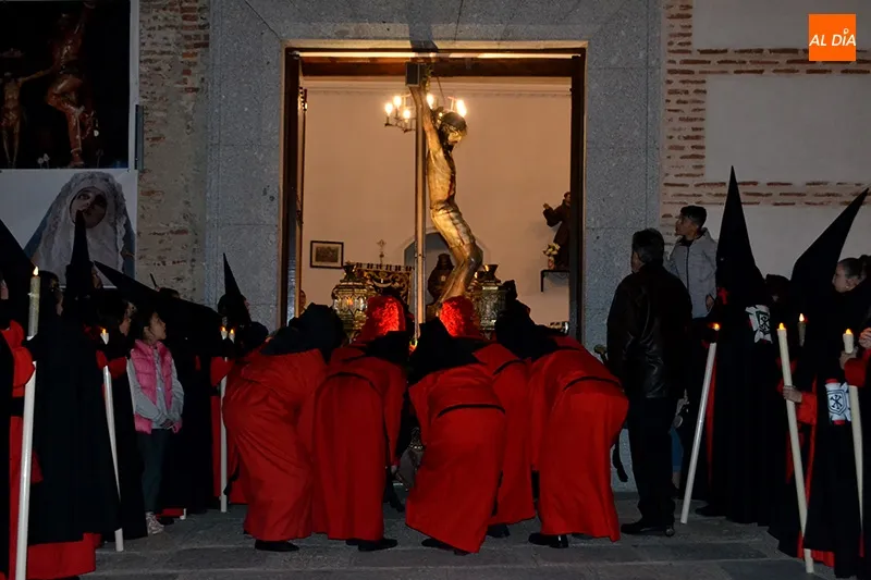 Foto 2 - La agon&iacute;a del Humilladero y dolor de Nuestra Se&ntilde;ora de las L&aacute;grimas durante el traslado del...
