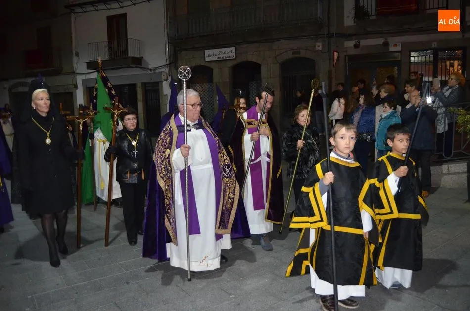 Foto 11 - Luto riguroso para acompa&ntilde;ar la salida de La Soledad  
