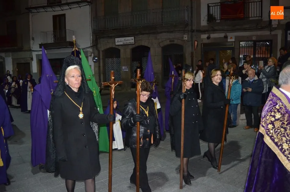 Foto 10 - Luto riguroso para acompa&ntilde;ar la salida de La Soledad  