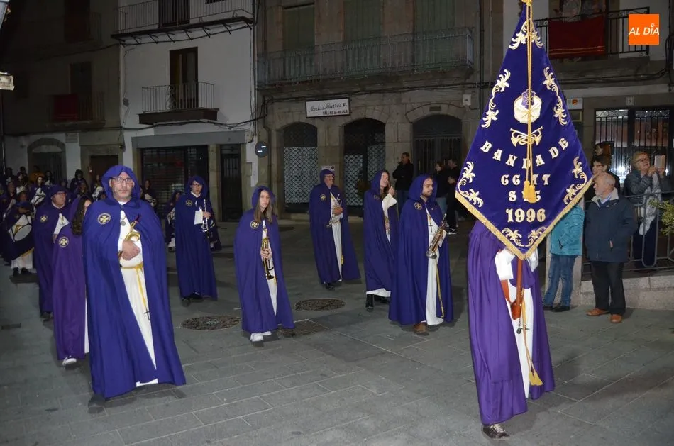 Foto 8 - Luto riguroso para acompa&ntilde;ar la salida de La Soledad  