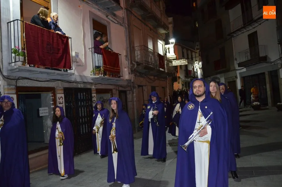 Foto 7 - Luto riguroso para acompa&ntilde;ar la salida de La Soledad  