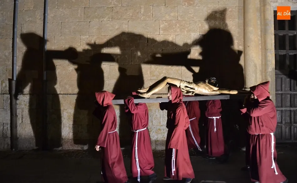 La procesión de las Cinco Llagas de Cristo se consolida con pequeñas variaciones respecto a su...