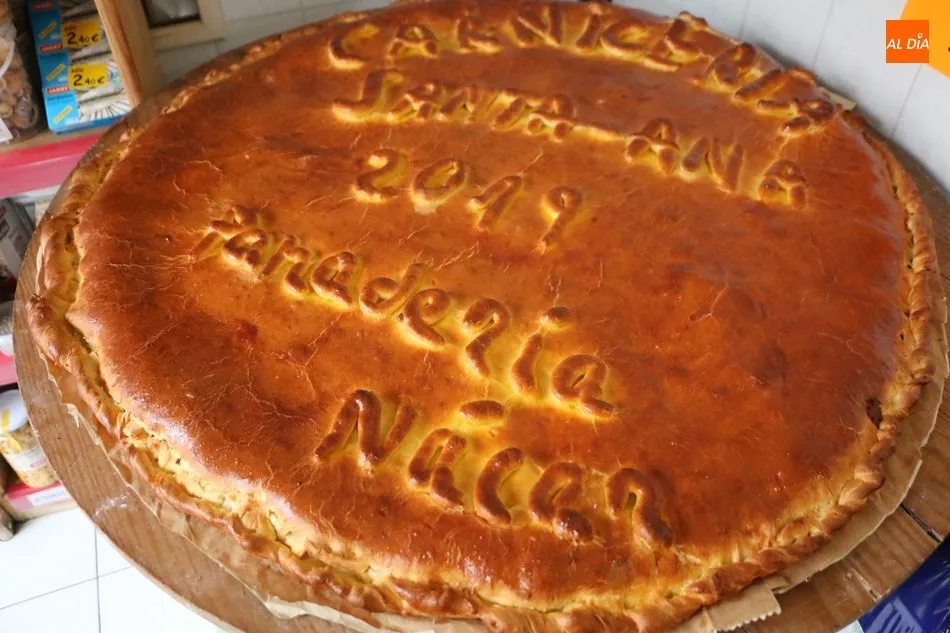 Foto 10 - Carnicer&iacute;a Santa Ana mantiene 15 a&ntilde;os despu&eacute;s el reparto de una empanada de Pascua entre sus...