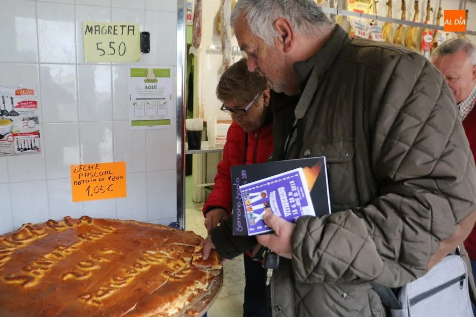 Foto 6 - Carnicer&iacute;a Santa Ana mantiene 15 a&ntilde;os despu&eacute;s el reparto de una empanada de Pascua entre sus...