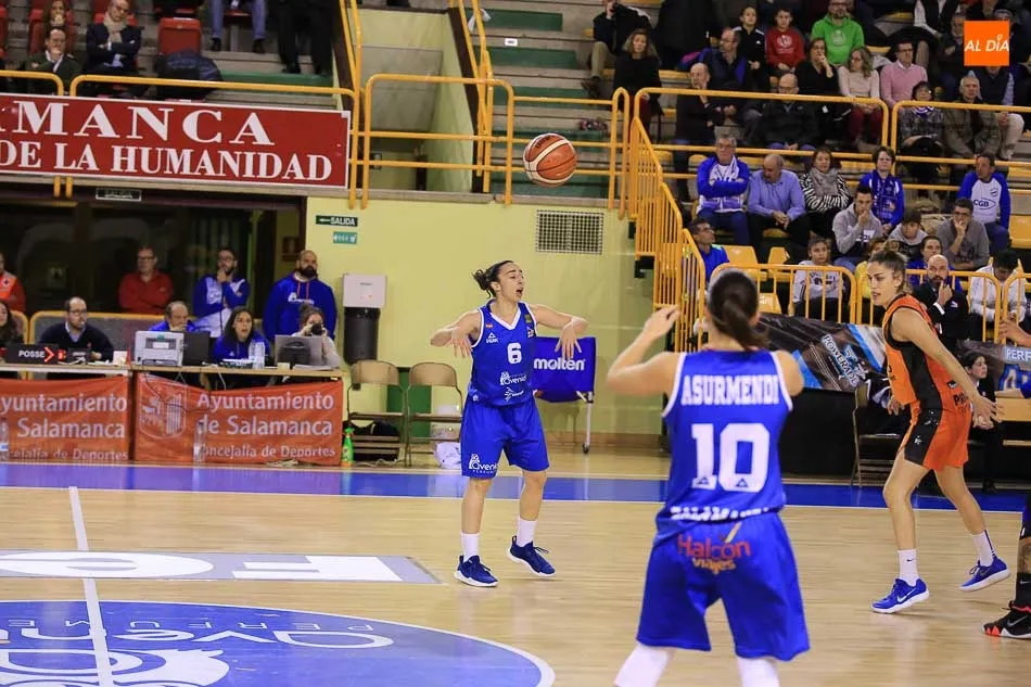 Partido de liga entre el Perfumerías Avenida y el Valencia Basket