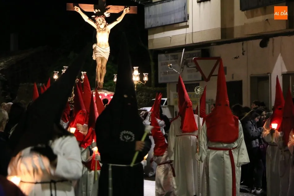 Foto 11 - La lluvia respeta la procesi&oacute;n del Silencio con el Cristo de la Agon&iacute;a  