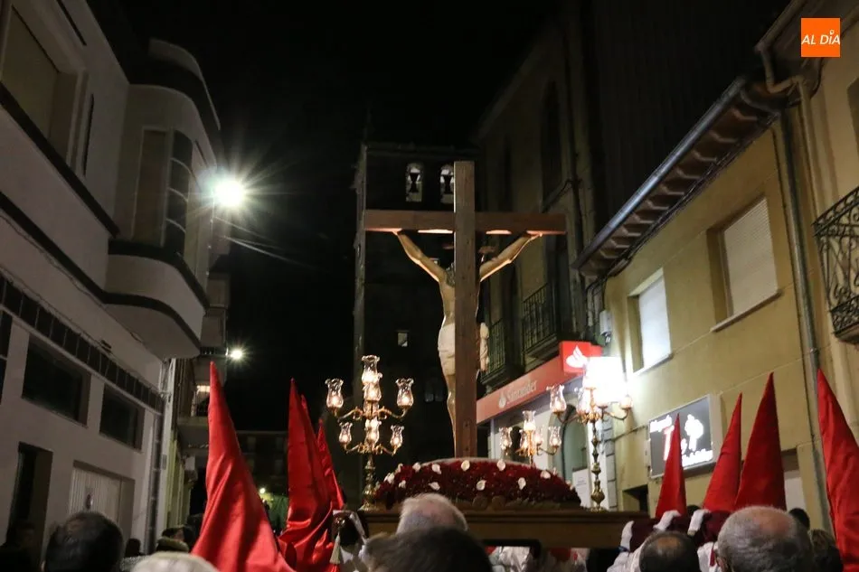 Foto 9 - La lluvia respeta la procesi&oacute;n del Silencio con el Cristo de la Agon&iacute;a  