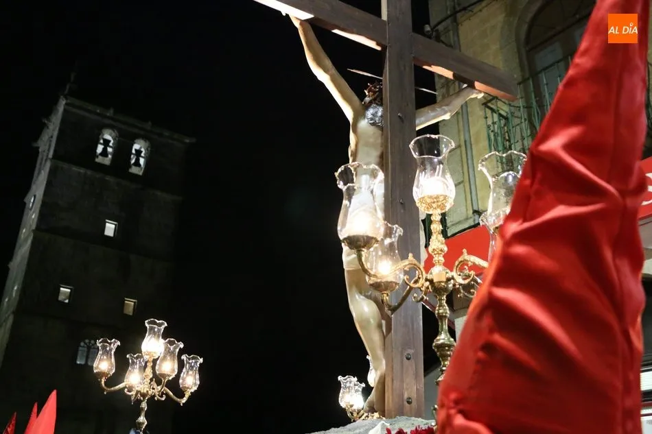 Foto 8 - La lluvia respeta la procesi&oacute;n del Silencio con el Cristo de la Agon&iacute;a  