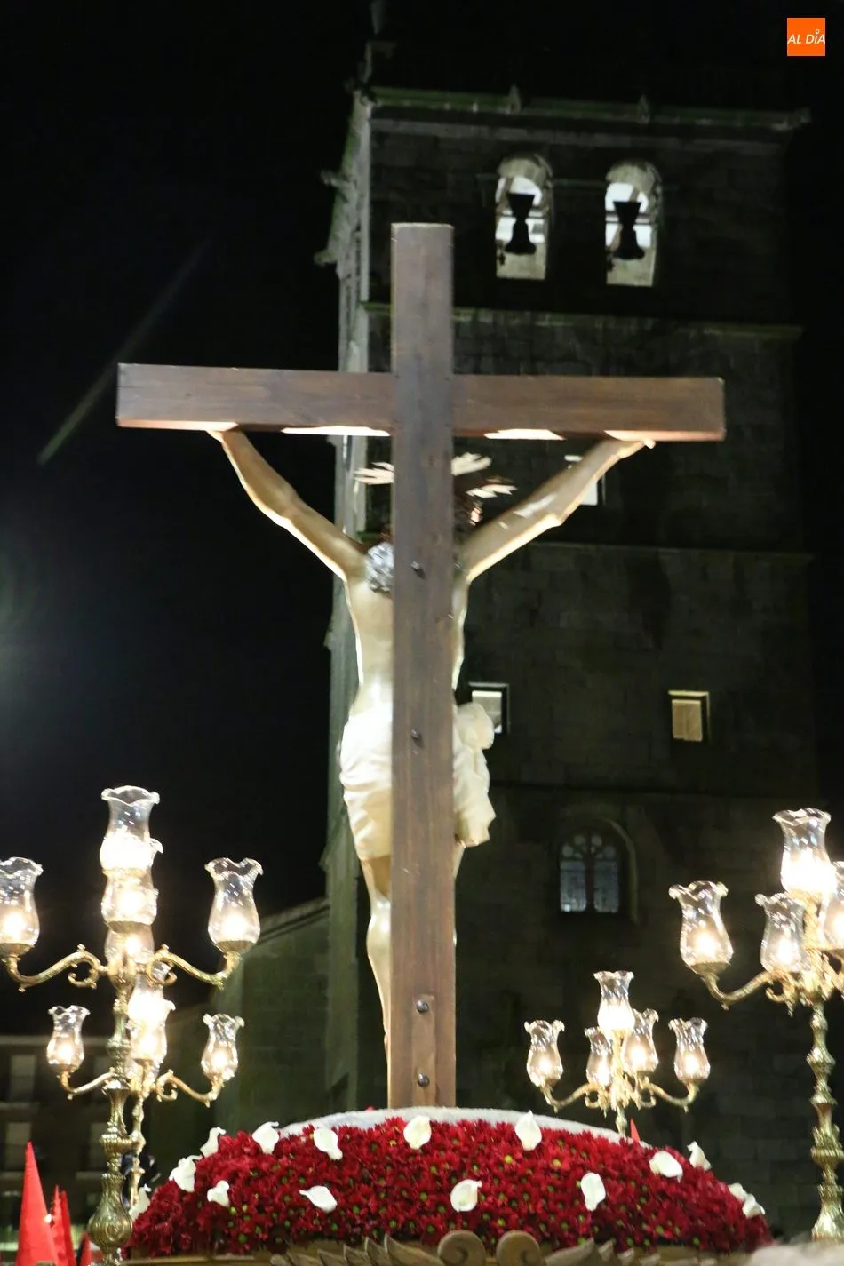 Foto 6 - La lluvia respeta la procesi&oacute;n del Silencio con el Cristo de la Agon&iacute;a  