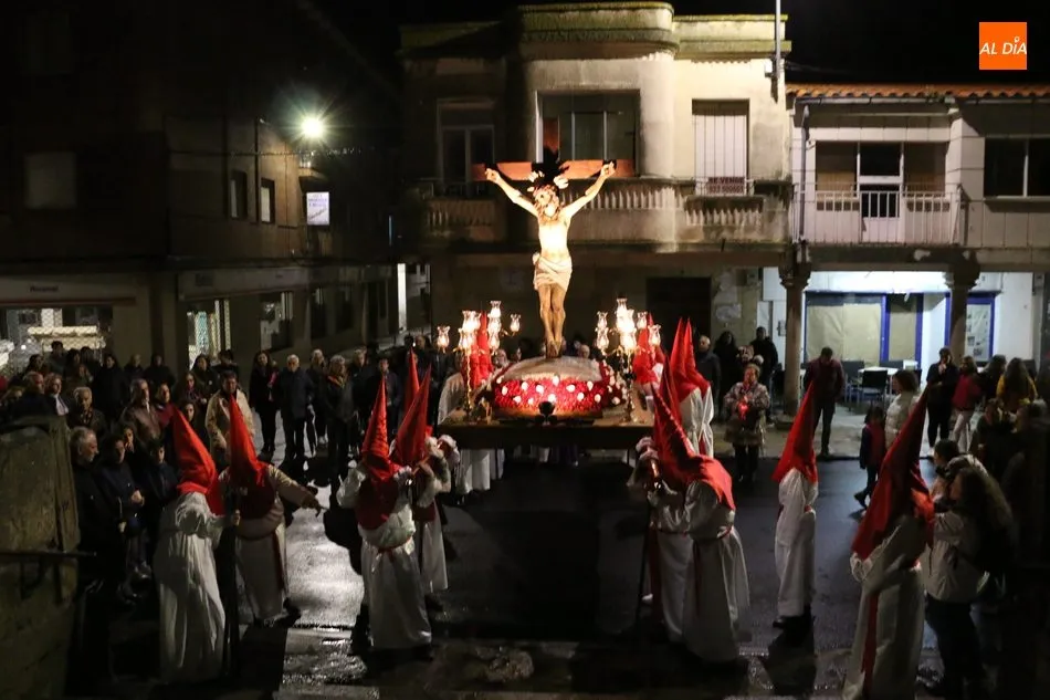Foto 4 - La lluvia respeta la procesi&oacute;n del Silencio con el Cristo de la Agon&iacute;a  