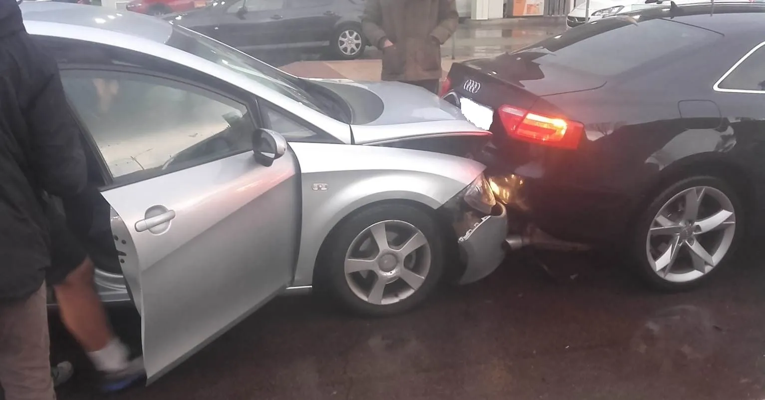 Tres turismos se ven implicados en un accidente por alcance en la Avenida de Salamanca  