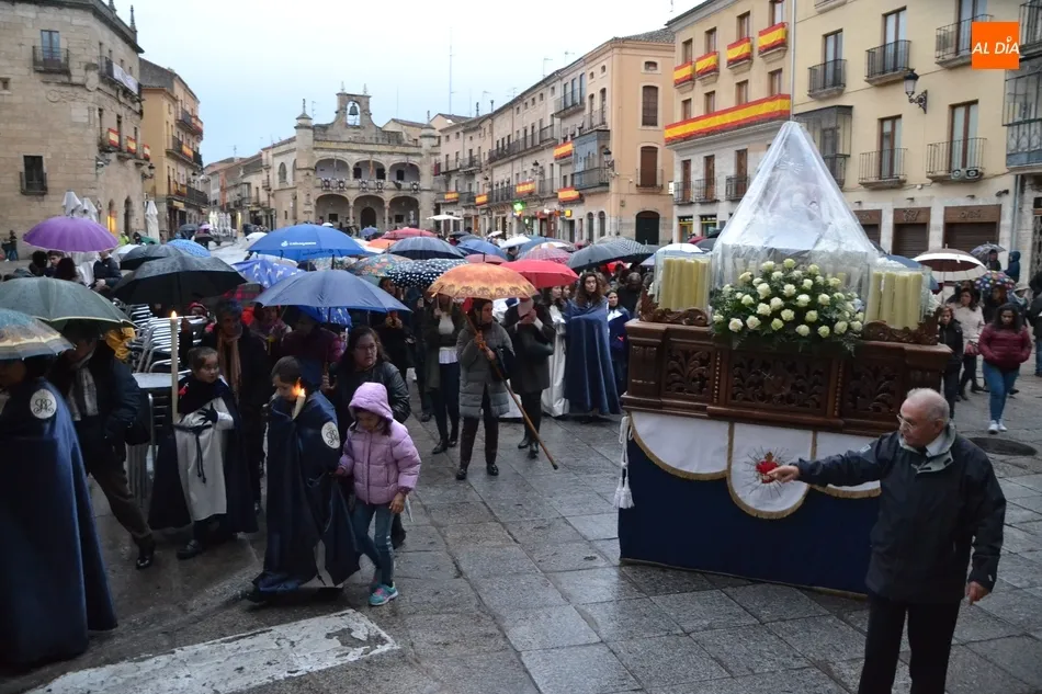 La lluvia obliga a cancelar la procesión de la Virgen de las Angustias  