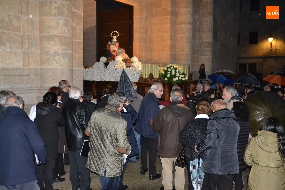 Foto 9 - La lluvia obliga a cancelar la procesi&oacute;n de la Virgen de las Angustias  