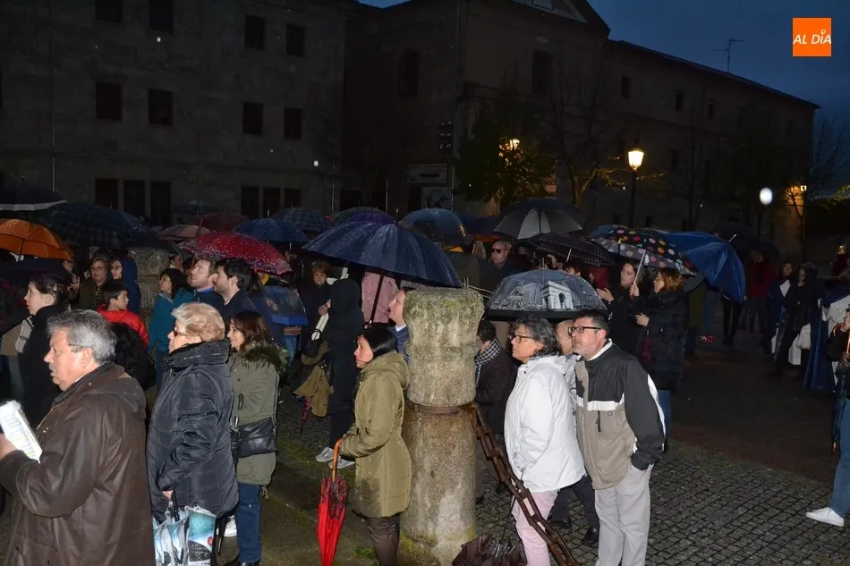 Foto 7 - La lluvia obliga a cancelar la procesi&oacute;n de la Virgen de las Angustias  