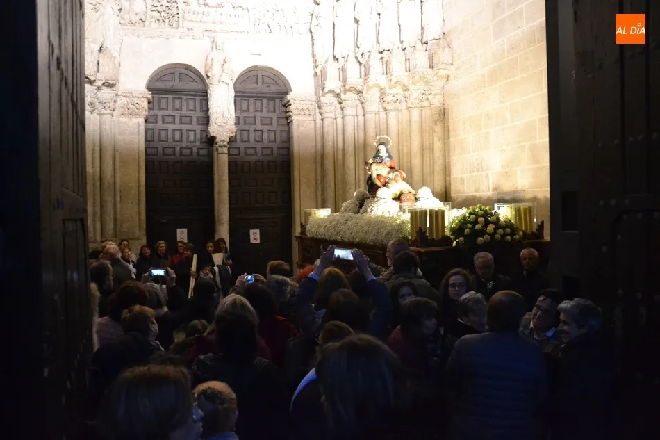 Foto 5 - La lluvia obliga a cancelar la procesi&oacute;n de la Virgen de las Angustias  