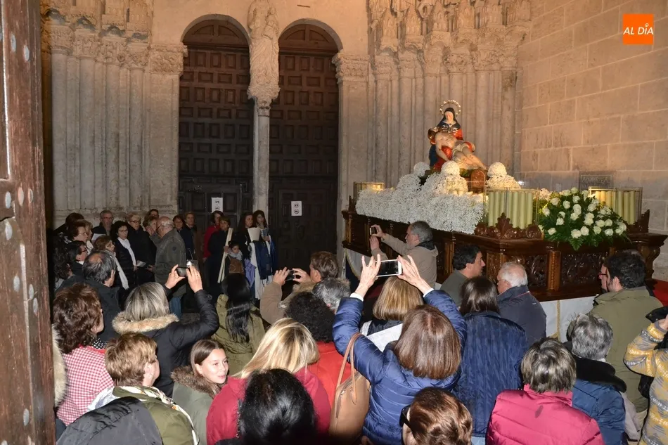 Foto 4 - La lluvia obliga a cancelar la procesi&oacute;n de la Virgen de las Angustias  