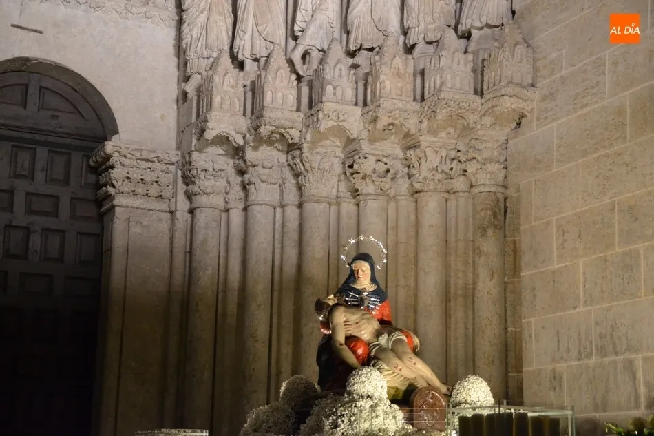 Foto 3 - La lluvia obliga a cancelar la procesi&oacute;n de la Virgen de las Angustias  