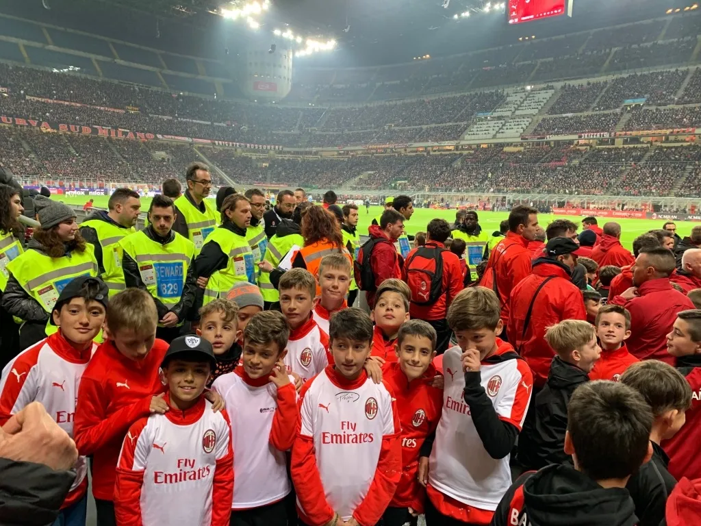 Hugo, junto al resto de sus compañeros, antes de saltar al campo