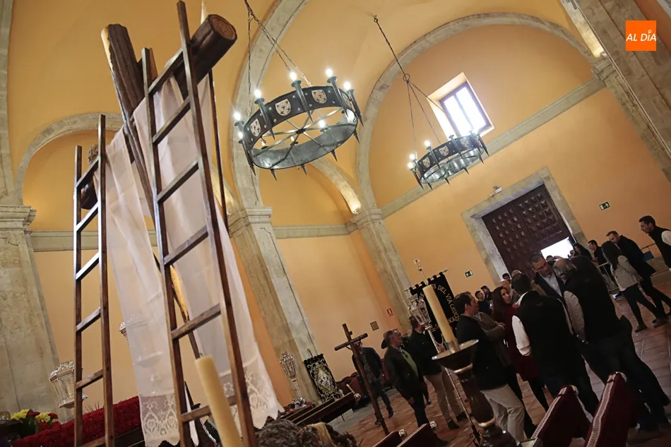 Foto 7 - Ortega Smith se empapa de la Semana Santa de Salamanca