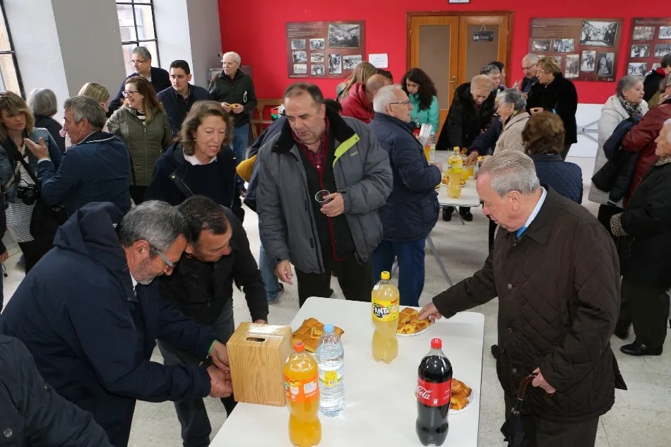 Foto 3 - La muestra de Bordado Serrano marca el inicio del programa de Semana Santa