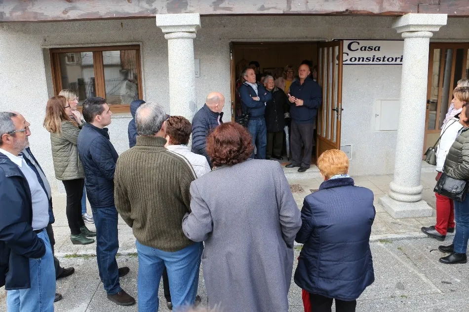 Foto 2 - La muestra de Bordado Serrano marca el inicio del programa de Semana Santa