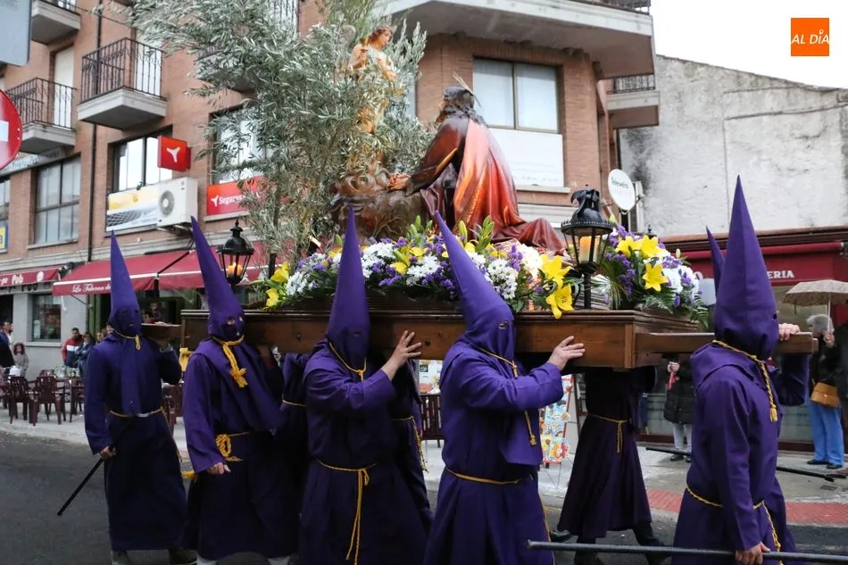Foto 2 - La lluvia obliga a recoger los pasos en la procesi&oacute;n de la Pasi&oacute;n  