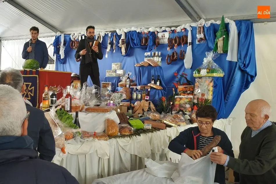 Foto 3 - La cofrad&iacute;a de la Santa Vera Cruz celebra sin lluvia su tradicional T&aacute;lamo  