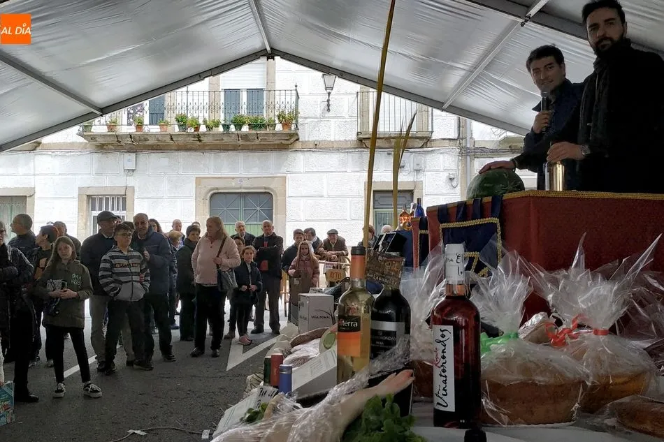 Foto 2 - La cofrad&iacute;a de la Santa Vera Cruz celebra sin lluvia su tradicional T&aacute;lamo  
