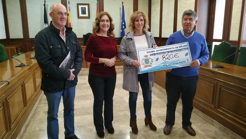 Entrega del cheque del concierto solidario