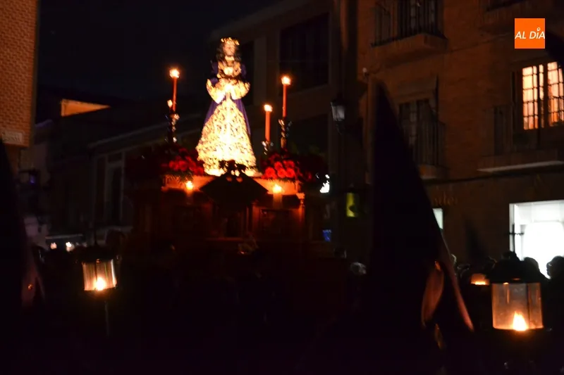 Foto 11 - Oraci&oacute;n y plegarias en una querida procesi&oacute;n del Encuentro en honor de multitudes