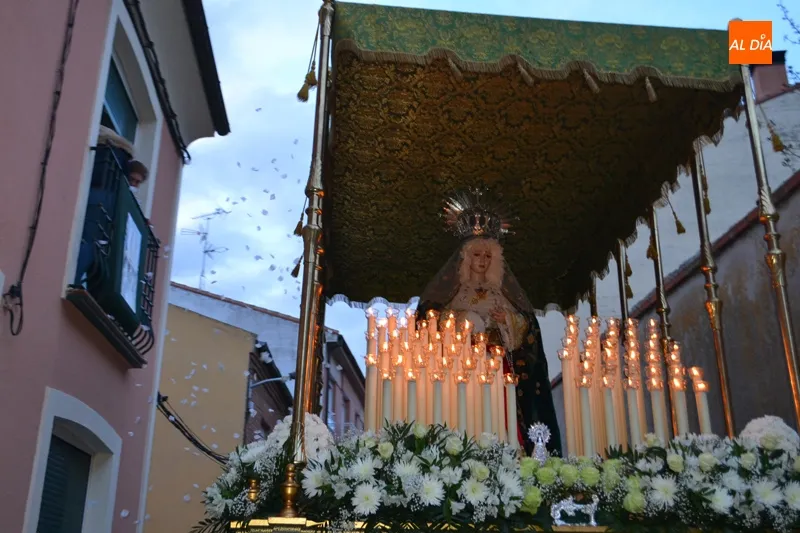 Foto 8 - Oraci&oacute;n y plegarias en una querida procesi&oacute;n del Encuentro en honor de multitudes