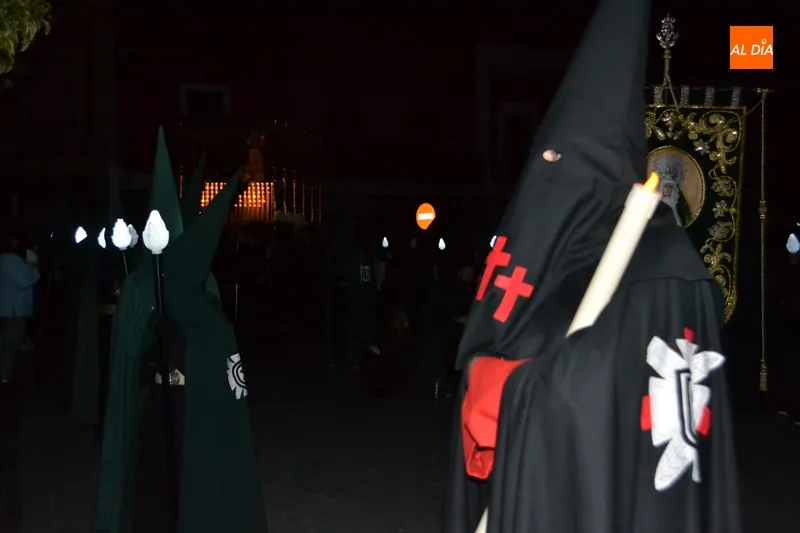 Foto 6 - Oraci&oacute;n y plegarias en una querida procesi&oacute;n del Encuentro en honor de multitudes