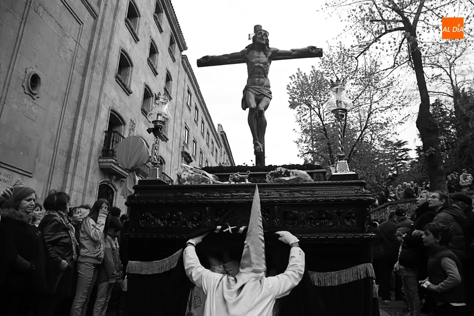 Foto 8 - La lluvia da una tregua al Cristo de la Agon&iacute;a y a la Virgen de los Dolores