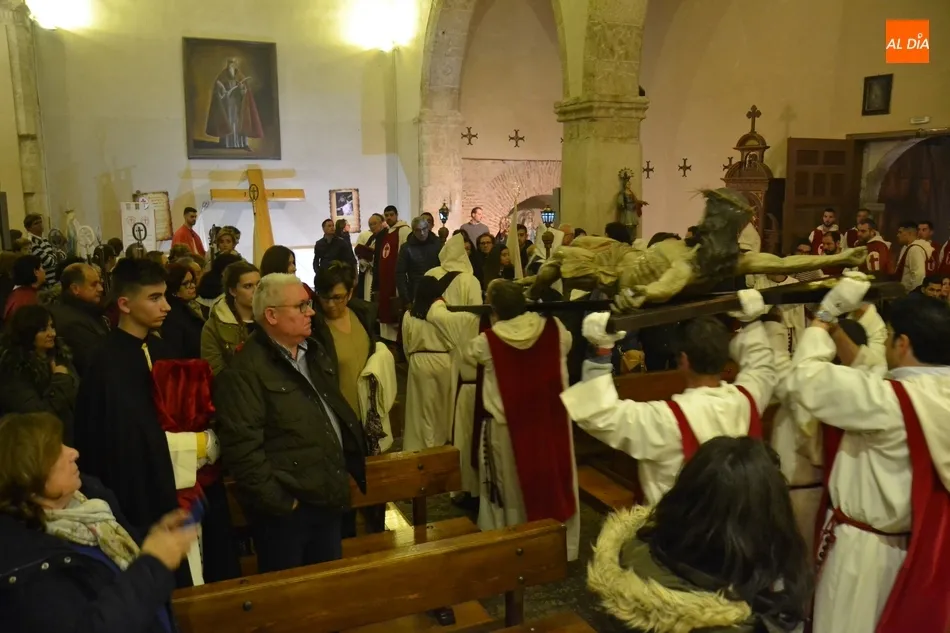 Foto 4 - El cielo hace una jugarreta al Cristo del Silencio, que se queda sin poder procesionar  