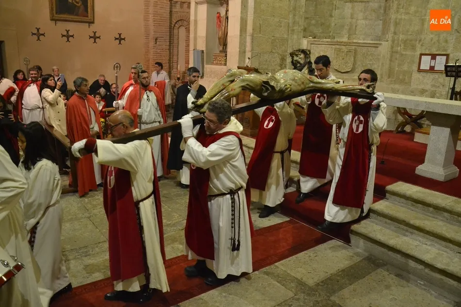 Foto 6 - El cielo hace una jugarreta al Cristo del Silencio, que se queda sin poder procesionar  