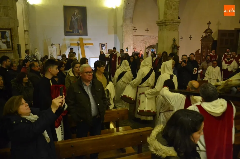 Foto 5 - El cielo hace una jugarreta al Cristo del Silencio, que se queda sin poder procesionar  