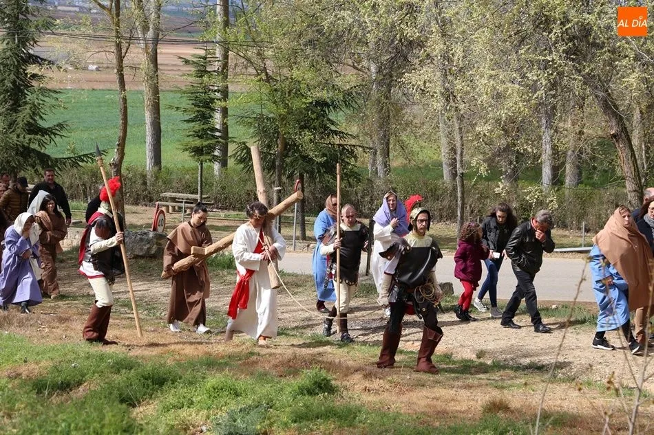 Foto 10 - Villoruela, fiel a su v&iacute;a crucis viviente