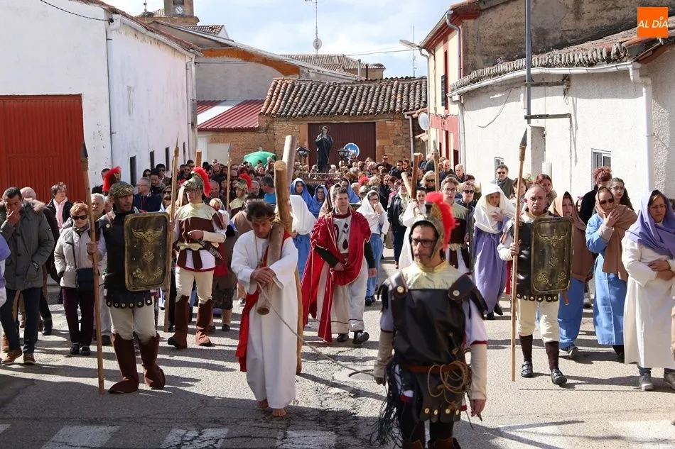 Foto 7 - Villoruela, fiel a su v&iacute;a crucis viviente