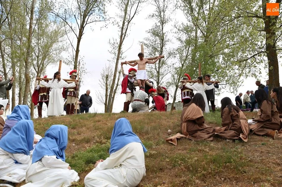 Foto 6 - Villoruela, fiel a su v&iacute;a crucis viviente