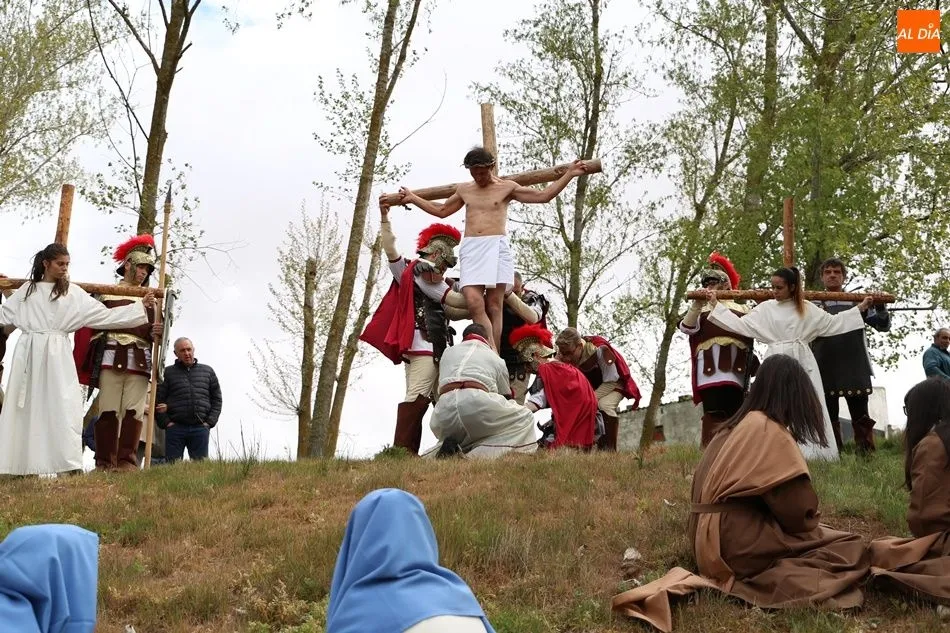 Foto 5 - Villoruela, fiel a su v&iacute;a crucis viviente